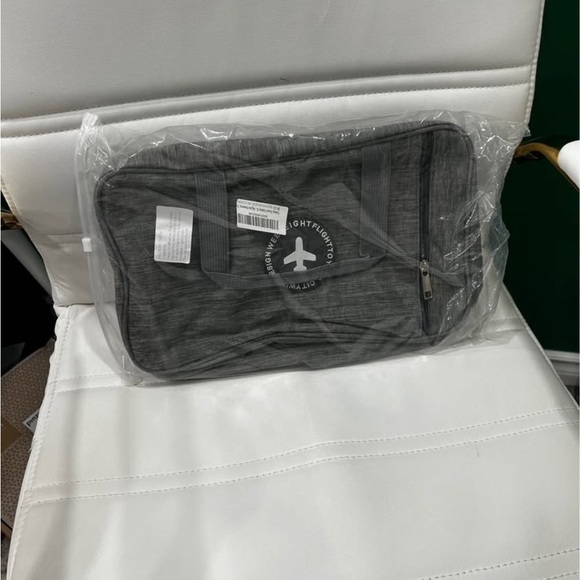 Heather Gray toiletries Travel Bag with lots of storage - Picture 5 of 5